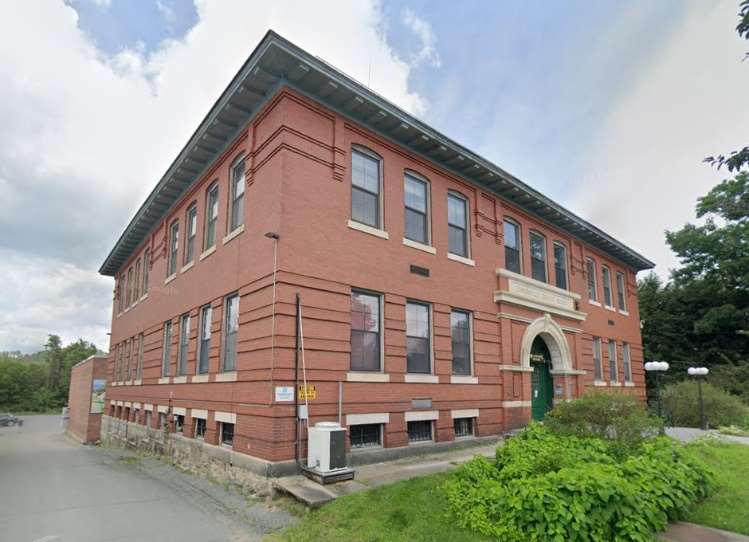 Brick Lyndon municipal office building