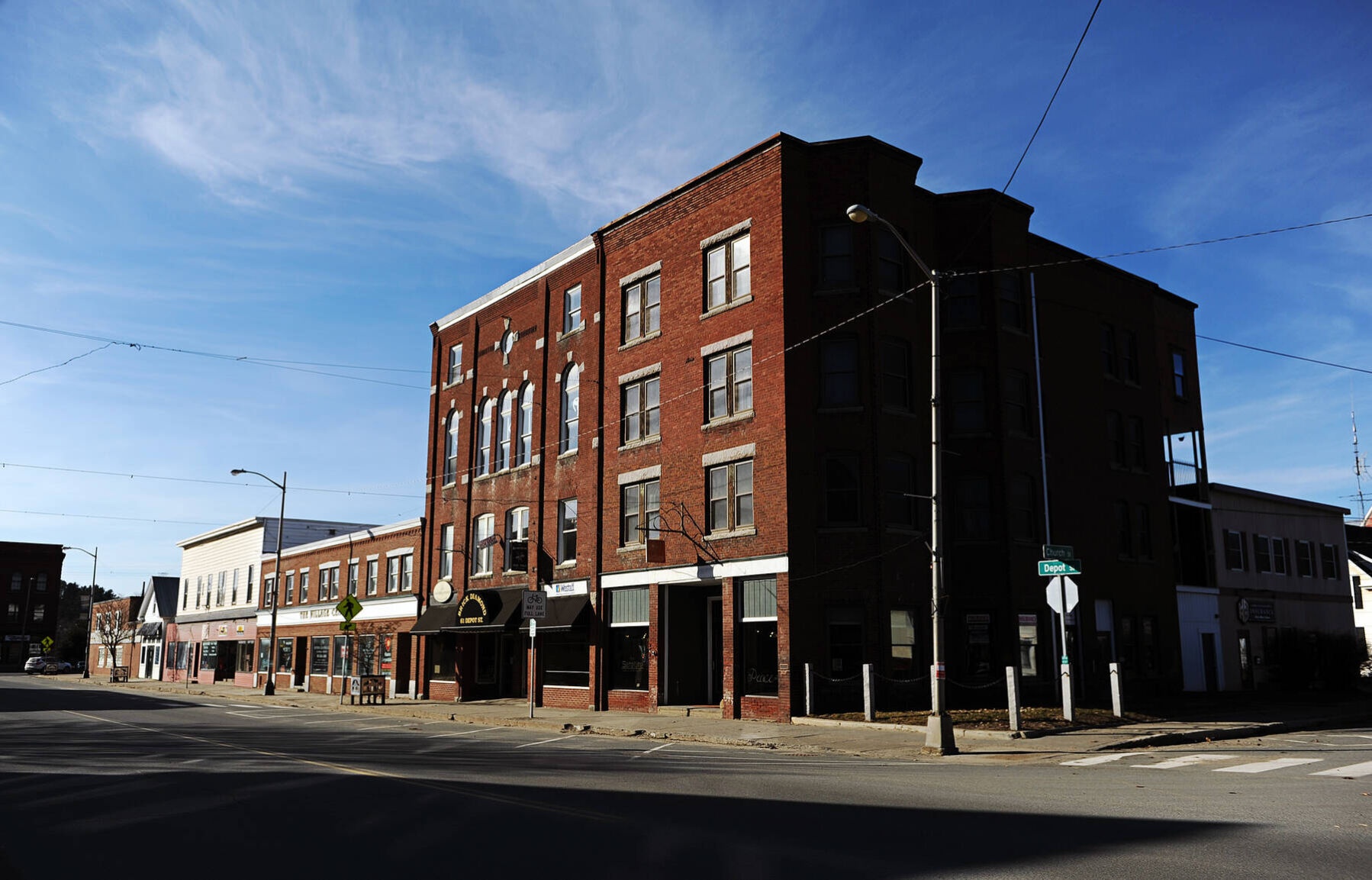 Brick downtown building beside a street intersection